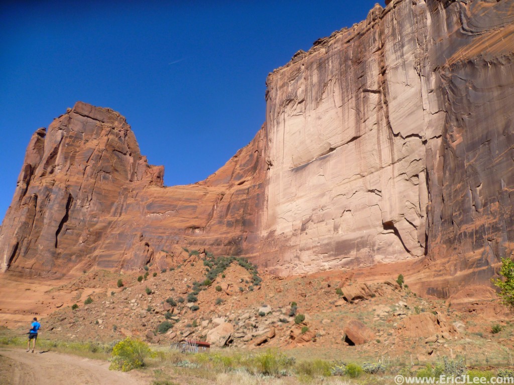 Towering walls of Canyon de Chelly, headed back down canyon.