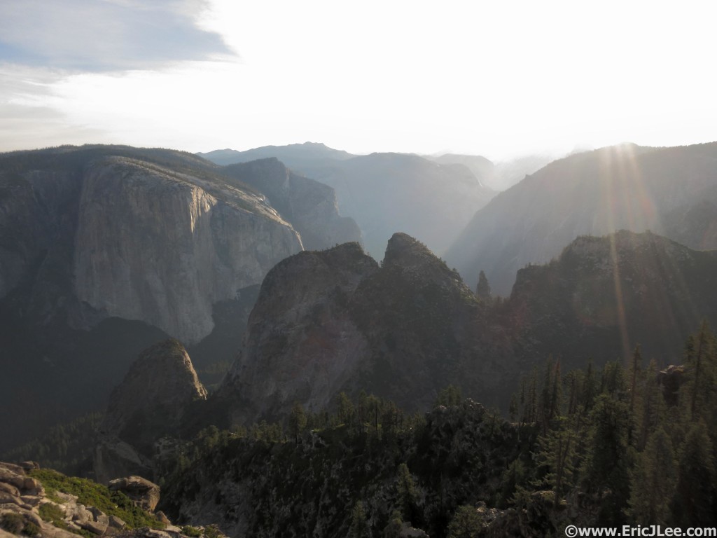 Sun shining on the Yosemite Valley from Dewey Point, this place is awesome.